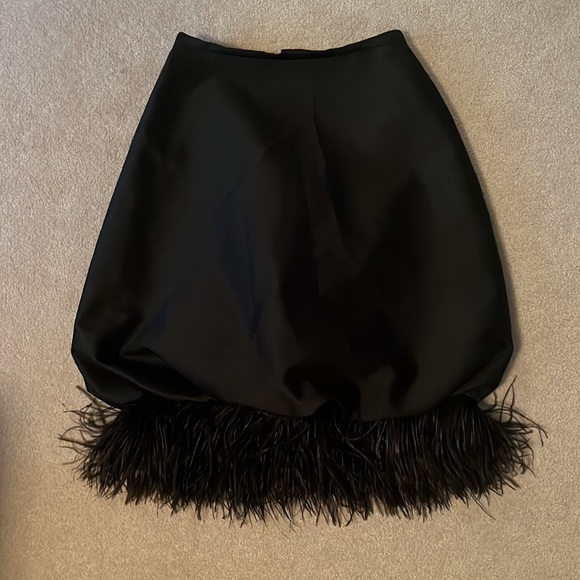 Feather Bubble Hem Skirt| Size 6 - Picture 2 of 4